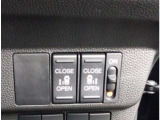 【両側パワースライドドア】両側がパワースライドドアになっており、運転席のスイッチやスマートキーでも開閉が可能です!開口部も広いので乗り降りも楽々♪