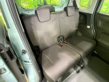 後部座席も気になるようなキズ・汚れやへたり等、大きなダメージはなく、良好な状態です。