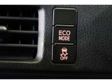 ECOモードはエアコンの利きなどを抑え、低燃費で走れるようサポートします。アクセル操作に対するレスポンスがゆるくなり、急発進や加速はしづらくなります。走行状況に応じてボタンで切替えることが出来ます。