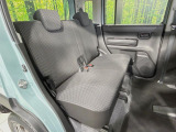 後部座席も気になるようなキズ・汚れやへたり等、大きなダメージはなく、良好な状態です。