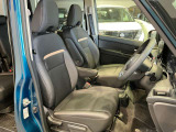 運転席はほどよくホールド感のある形状をしておりますので、運転がし易いです!