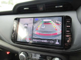 車を上から見下ろしているかのような映像で周囲の状況を確認できるアラウンドビューモニター。狭い駐車場や駐車が苦手な方でも安心。