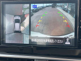 アラウンドビューモニターまるで車を真上から映したような映像で、前後左右の感覚が分かります♪車庫入れや駐車時に大活躍の機能です。