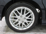 アルミホイール付きで足元もスタイリッシュに!