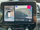 『アラウンドビューモニター』はスムーズな駐車と安全確認をサポートします。
