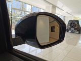 【ブラインドスポットモニター】車外の車をいち早く検知しドライバーに知らせるドライバーアシスト機能となっております。