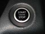 使い勝手の良いプッシュエンジンスターター装備♪鍵をカバンやポケットなどから取り出さずにエンジンを始動出来ます☆鍵を回す必要も探す必要もございません!