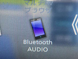 Bluetoothオーディオ対応可。お持ちのスマホやiPodなどとBluetooth接続して外部機器内の音楽などを車内で楽しめます。