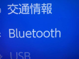 Bluetoothオーディオ対応可。お持ちのスマホやiPodなどとBluetooth接続して外部機器内の音楽などを車内で楽しめます。