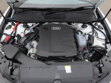 排気量を小さくし燃費とパワーを両立する高効率直噴ターボエンジン。燃料一滴一滴をパワーへと昇華させるAudi独自のFSI(直噴システム)により、燃料を無駄なく燃焼。