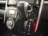 握りやすいシフトレバーでシフト操作も楽にできます。