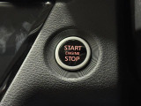 【プッシュスタート】スマートキーを持っているだけ、鍵を差し込むことなく、ボタンを押すだけでエンジン始動や停止を行うことができます。