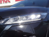 【アダプティブLEDヘッドライト】夜間走行時対向車を感知し、対向車がいるところだけ自動でハイビームの切り替えをしてくれるので、良好な視界を確保し安心して運転できます☆