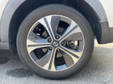 迫力ある純正17インチアルミ☆足元が引き締まって見えます♪