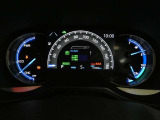 とっても見やすいメーターです。夜間時はラグジュアリーな気分にさせてくれる照明が魅力ですので、夜のドライブも楽しみになりますよ♪