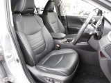 【内装RAV4の車内です♪もちろん、フロアマットもついてますよ〜!