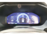■スピードメーター■ とっても見やすいメーターです。夜間時はラグジュアリーな気分にさせてくれる照明が魅力ですので、夜のドライブも楽しみになりますよ♪