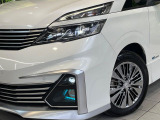 【LEDヘッドライト】悪天候や夜間走行時も良好な視界を確保し安心して運転できる高輝度LEDヘッドライトを装備!点灯速度が早く、消費電力も抑えられています。