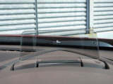 運転視界の遠方上方に虚像を投影することで前を見ながら情報の視認ができます。本当にドライバーが必要な情報を適切に伝え、楽しんで頂くことを考えた新世代装備です。※虚像は1.5m前方に浮かぶイメージです。