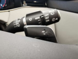 【パドルシフト】スポーツカーにある装備でステアリングから手を放すことなくシフトチェンジが可能な人気快適機能になります。