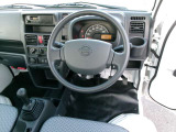 操作しやすい運転席で快適ドライブ。