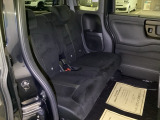ホンダ車の低床ボディは、チャイルドシートへのお子さまの乗降や荷物の積載もスムーズ。足元もゆったりとしていますので、おくつろぎいただけます。