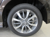 タイヤは純正のアルミホイール装着!
