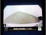 後方確認に便利なバックカメラ装備!!バックカメラにはガイド線を表示することも可能で、狭い駐車場や後方が確認しづらい場所に駐車するときや、車を切り返す時に便利な装備です!