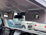 運転席と助手席にはミラー付きサンバイザーを装備☆