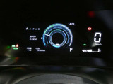とっても見やすいメーターです。夜間時はラグジュアリーな気分にさせてくれる照明が魅力ですので、夜のドライブも楽しみになりますよ♪