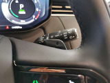 【パドルシフト】スポーツカーにある装備でステアリングから手を放すことなくシフトチェンジが可能な人気快適機能になります。