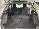 リアシートを倒すと、ラゲッジスペースを広くお使いいただけます!