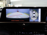 パノラミックビューモニター付きです。車両を上から見たような映像をディスプレイオーディオ画面に表示。運転席からの目視だけでは見にくい、車両周辺の状況をリアルタイムでしっかり確認できます。