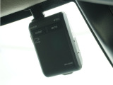 ◆ドライブレコーダー◆映像・音声などを記録する自動車用の装置です。 もしもの事故の際の記録はもちろん、旅行の際の思い出としてドライブの映像を楽しむことができます。