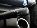オートライト機能装備です!車外の明るさに応じて、自動的にライトの点灯・消灯をしてくれます♪