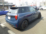 MINI認定中古車保証初年度登録5年未満名義変更完了(2年走行距離無制限保証)・5年以降8年未満名義変更完了(1年20,000KM以内保証)・8年以降(6カ月5,000KM保証)いずれかを付帯してご納車致します。