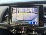 カーナビ付きです。カーナビの機能や保証につきましては、担当スタッフまでお尋ねください。