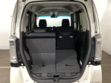 シートを倒せばラゲッジスペースも広々。BBQやゴルフなど様々な用途で活躍します。アクティブに動かれるお客様には強い味方です!