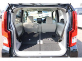 荷室スペースも充分、荷物の収納も楽々です。