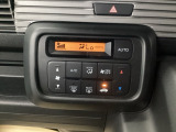 オートエアコンでオールシーズン快適に過ごせます。