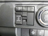 片側電動スライドドアのスイッチ付です。車内からもスイッチひとつで楽にドアの開閉が可能です。電動なので開閉時に力を使う必要がなく、半ドアになることもありません!