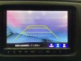 バックでの車庫入れも安心です! リアカメラが付いているバックモニター付のナビを装備しております。操作線もついており距離感も画面から確認できます。