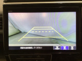 バックでの車庫入れも安心です! リアカメラが付いているバックモニター付のナビを装備しております。操作線もついており距離感も画面から確認できます。