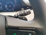 【パドルシフト】スポーツカーにある装備でステアリングから手を放すことなくシフトチェンジが可能な人気快適機能になります。