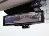 車両後方を映し出します・スマートルームミラー装備です。