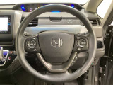 ハンドルにHondaセンシング系のクルーズコントロールやレーンキープアシストなどのスイッチと、オーディオの操作スイッチが装備されています。ハンドルから手を離さず安全に操作できます。