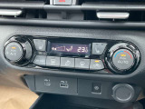 オートエアコンです。温度設定だけであとは自動で風量・温度を調節します。ドライブを快適なものにします。