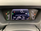 デジタル表示のスピードメーターとタコメーター、燃費やオドメーターなどの表示の他に、ホンダセンシング機能などの表示もできる多機能なマルチインフォメーション・ディスプレイです。