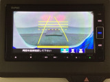 バックでの車庫入れも安心です! リアカメラが付いているバックモニター付のナビを装備しております。操作線もついており距離感も画面から確認できます。