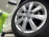 【純正15インチアルミホイール】外観にマッチした純正アルミホイールを装着しております。各種社外アルミホイールや、スタッドレスタイヤも取扱いしております。是非ご相談ください♪
